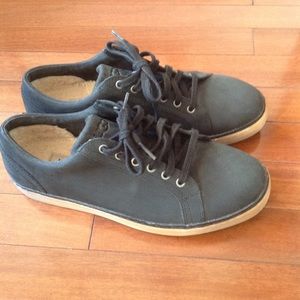 New UGG Sneaker Black Leather sz8 Sheepskin Shoes